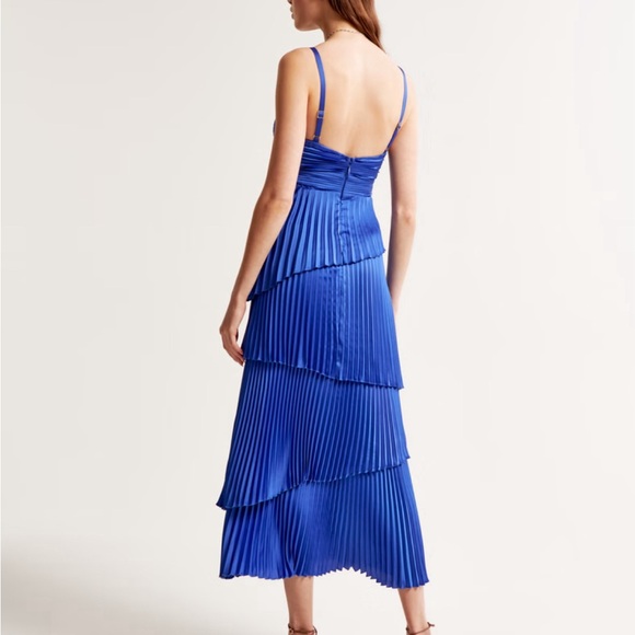 The A&F Giselle Pleated Tiered Maxi Dress - Picture 3 of 3